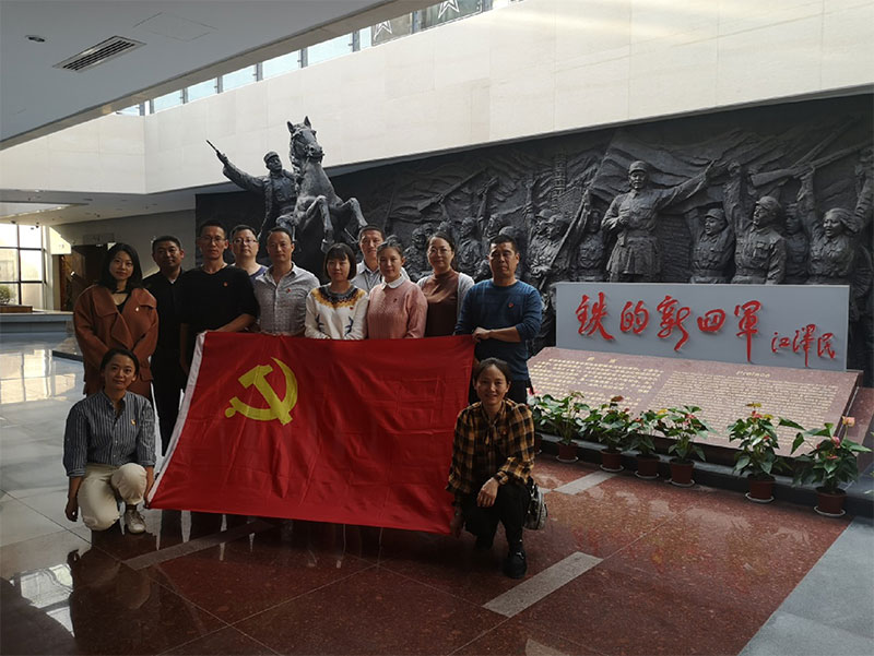 區(qū)城建投黨支部開展革命傳統(tǒng)教育“緬懷先烈、重溫誓詞”主題黨日活動