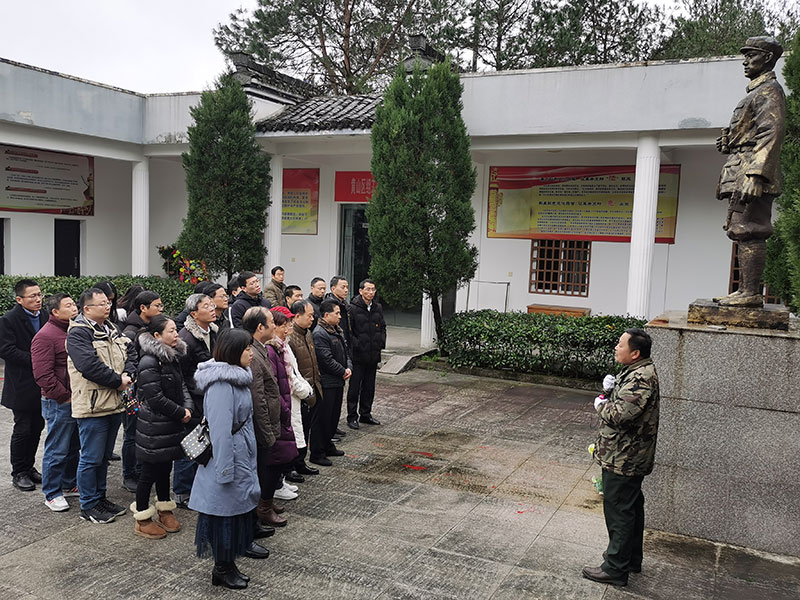 屯溪區(qū)委辦黨支部、屯溪城建投公司黨支部聯(lián)合開展主題黨日共建活動