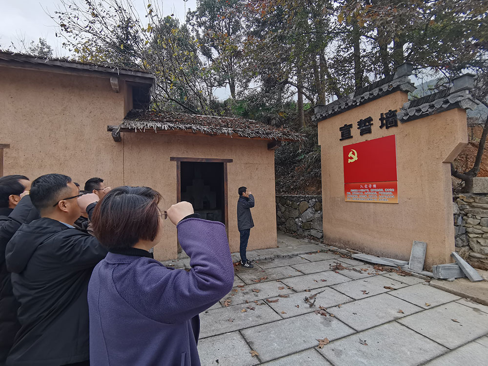 屯溪城建投公司黨支部開(kāi)展“走進(jìn)紅色記憶、傳承初心使命”主題黨日活動(dòng)