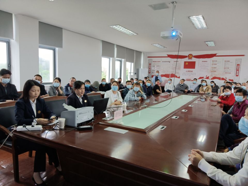 區(qū)國(guó)投集團(tuán)組織龍山花園安置區(qū)車庫選購活動(dòng)