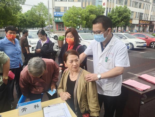 百姓健康系我心，黨員服務(wù)進社區(qū)