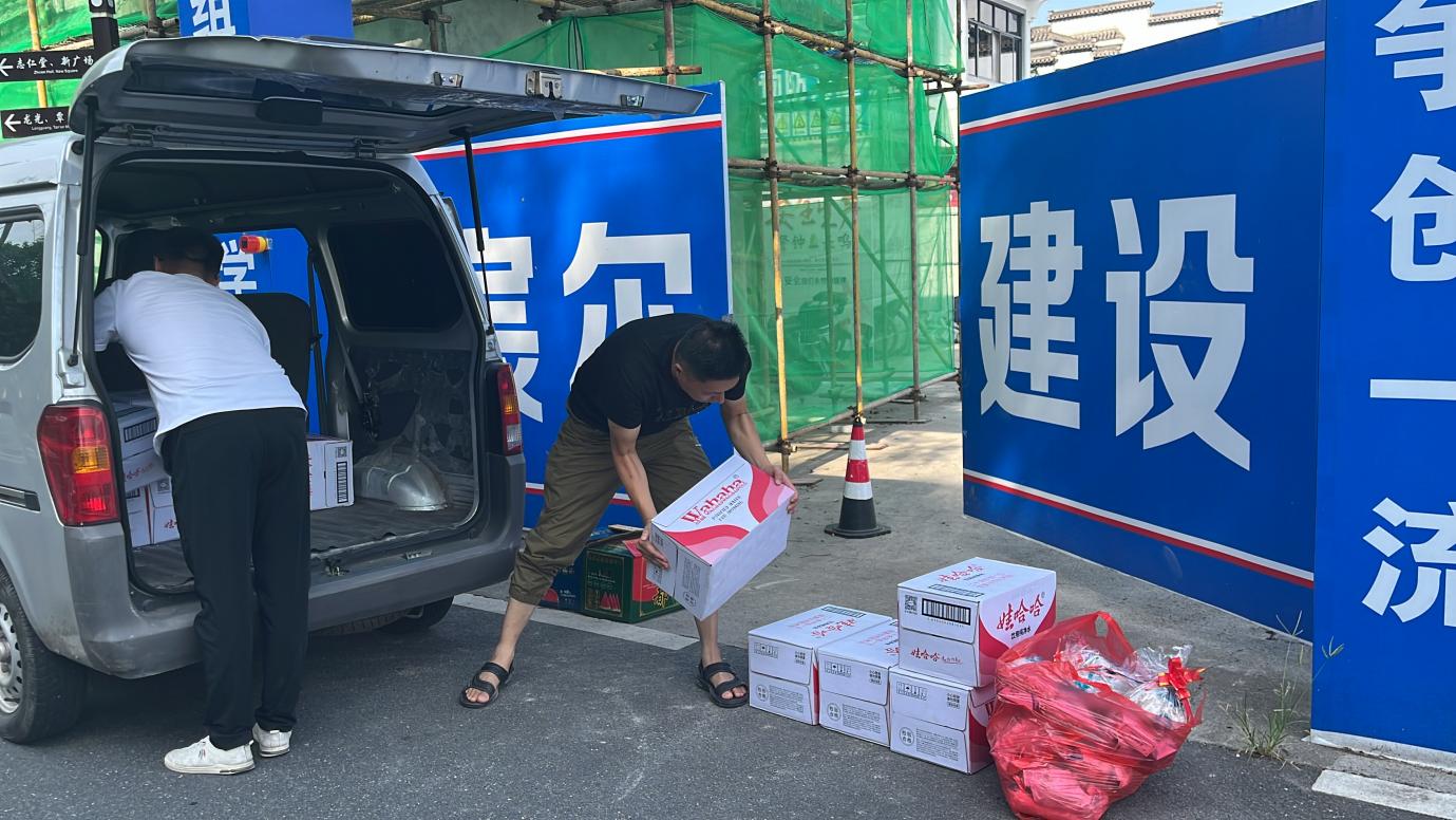 夏日送清涼，防暑保安康 昱城文旅公司開展夏季慰問活動
